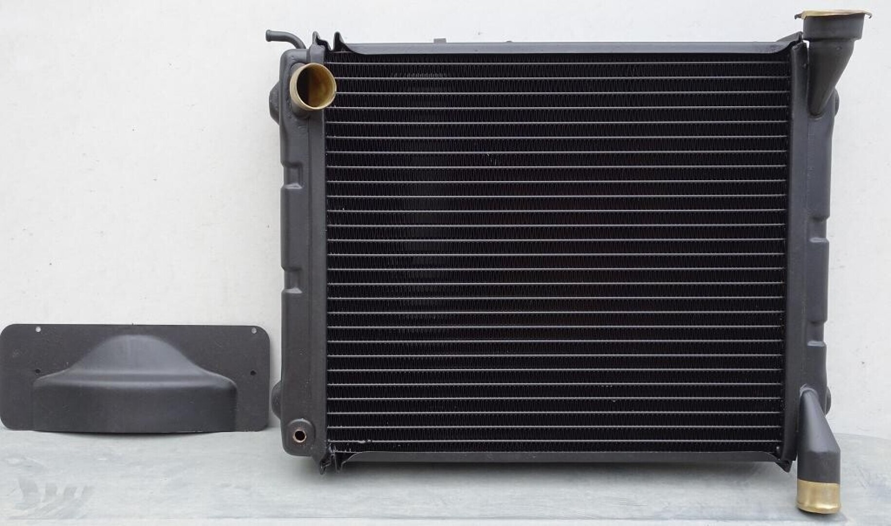 Radiateur Saab 96 V4 gereviseerd   met DUBBEL ELEMENT !