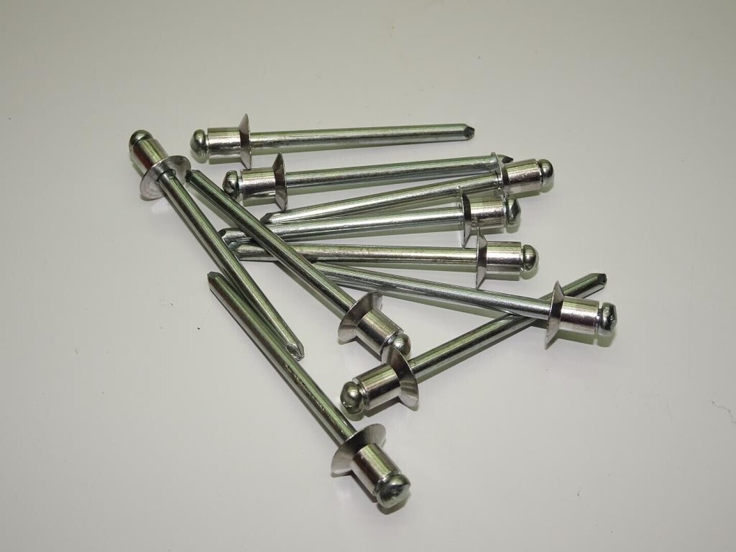 Popnagel voorportier